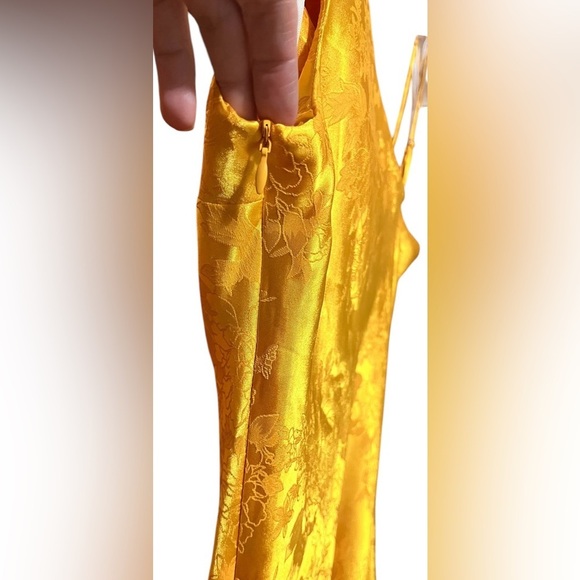 Lulu's Yellow Satin Floral Print Asymmetrical Cowl Neck Mini Dress Size M - Picture 11 of 13